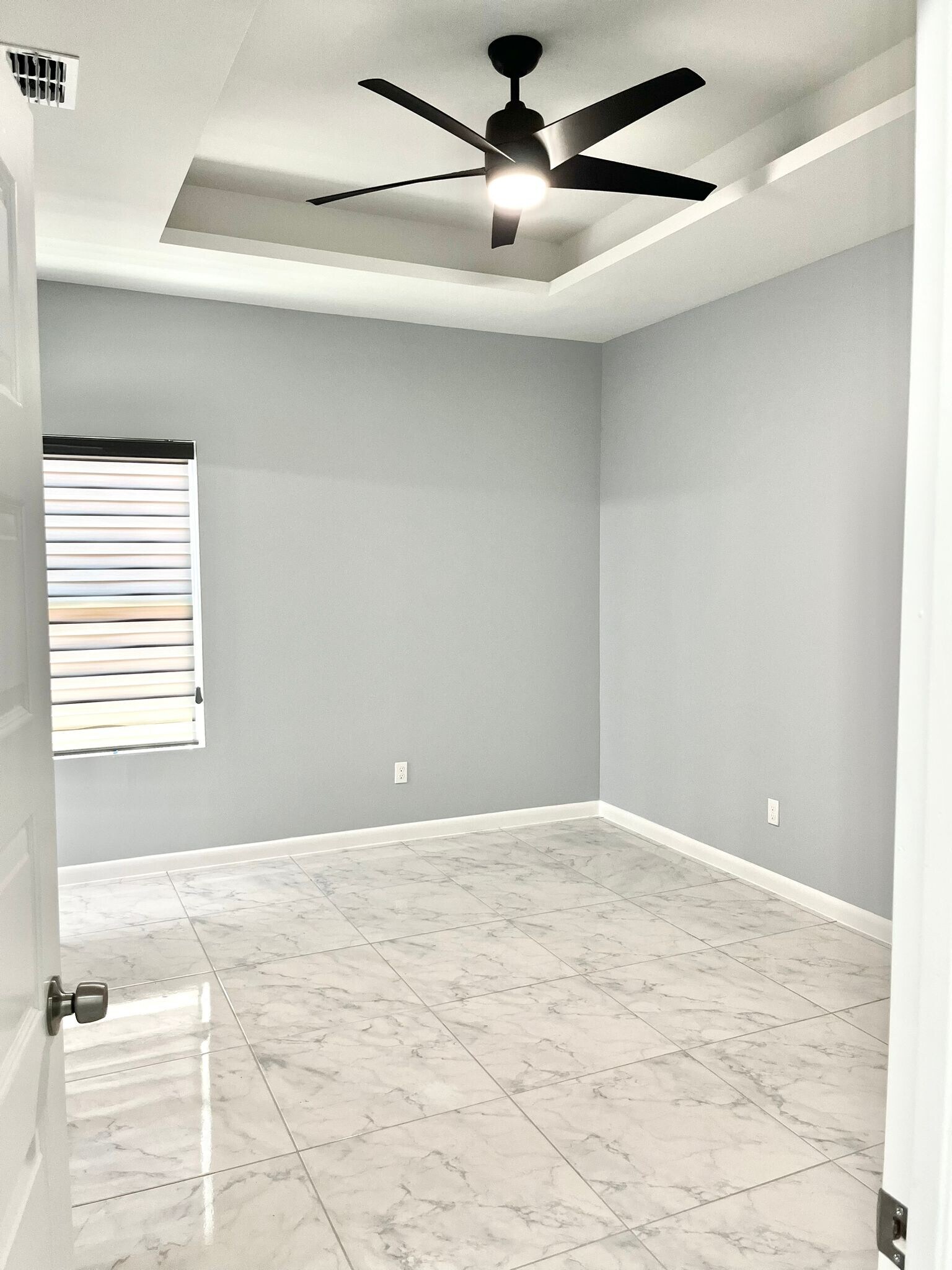 Building Photo - 1019 N Abbey Ave