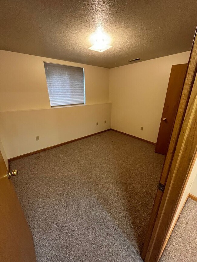 Building Photo - 629 29th Ave NE