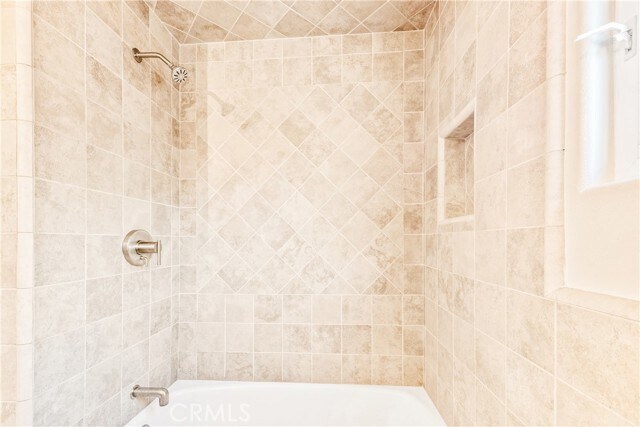 Building Photo - 5042 Blue Jay Cir