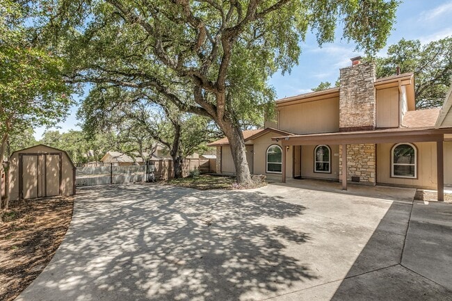 Building Photo - SPACIOUS CHARTER OAKS 4-BEDROOM