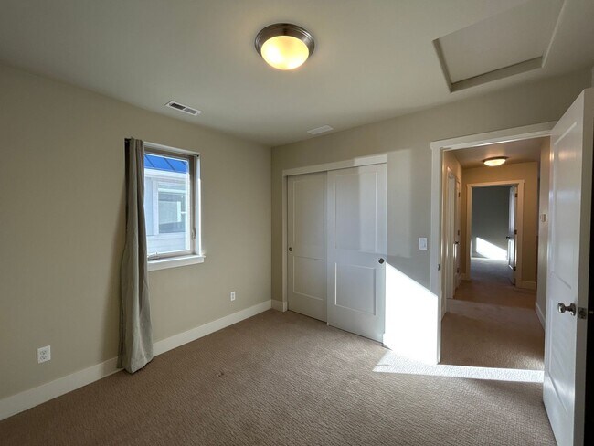 Building Photo - Beautiful 3 Bedroom Home in Tuscany Pines