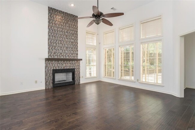 Building Photo - 561 Pine Tree Ln