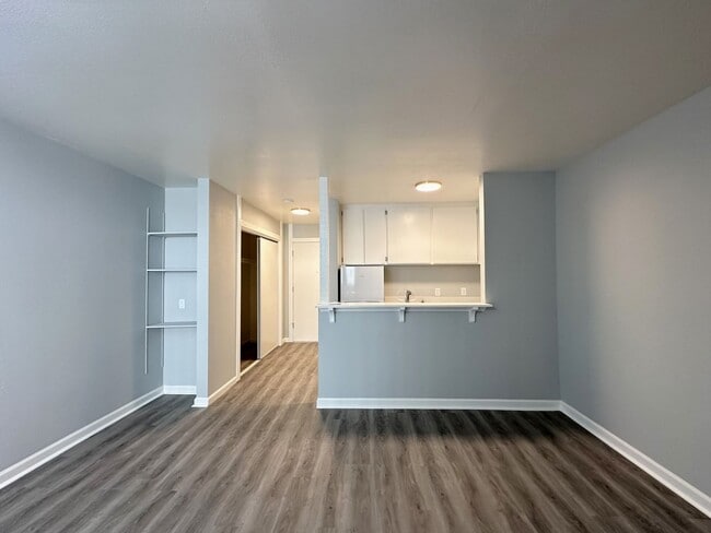 Interior Photo - 322 W Park Street