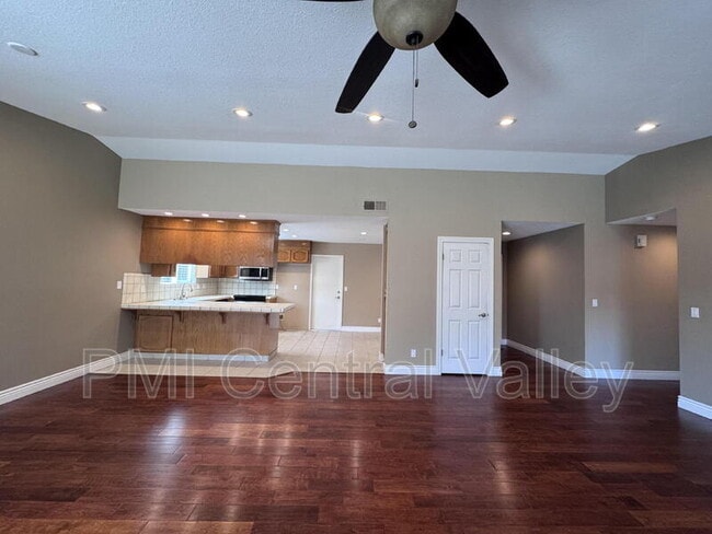 Building Photo - 2104 Graywood Ct