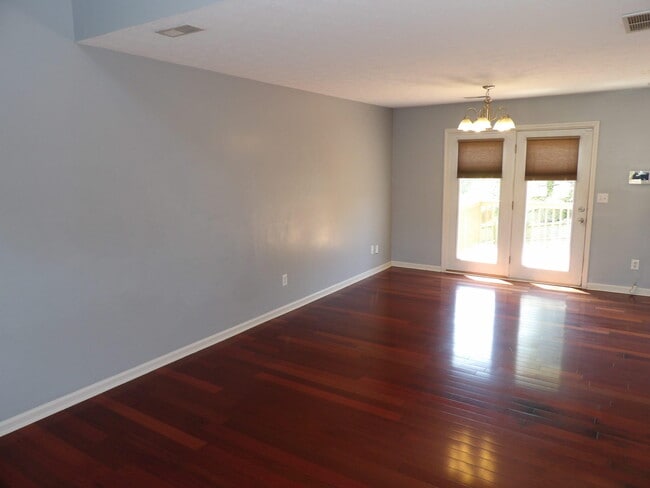 Building Photo - 123 Serena Way