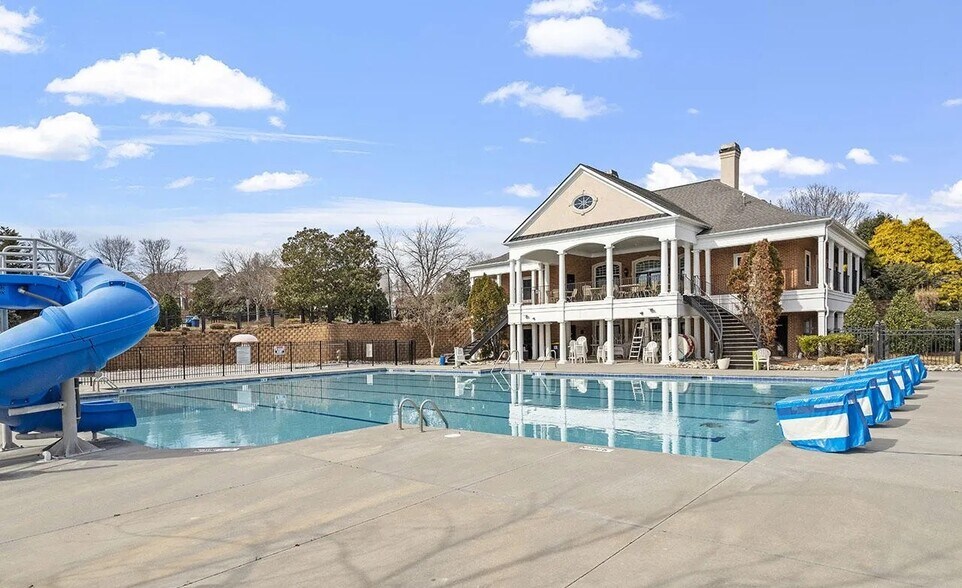 Building Photo - 610 Canyon Lake Cir