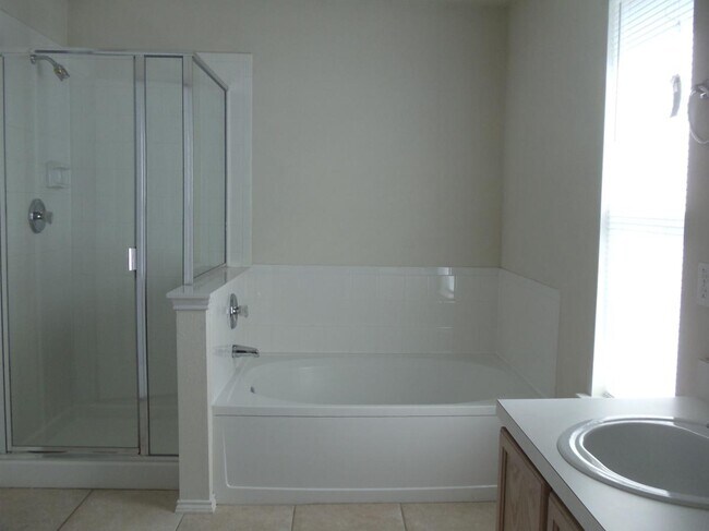 Building Photo - 1410 Cloyne Dr