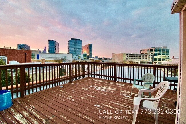 Building Photo - 1645 N Clybourn Ave