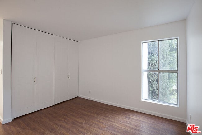 Building Photo - 6708 Hillpark Dr