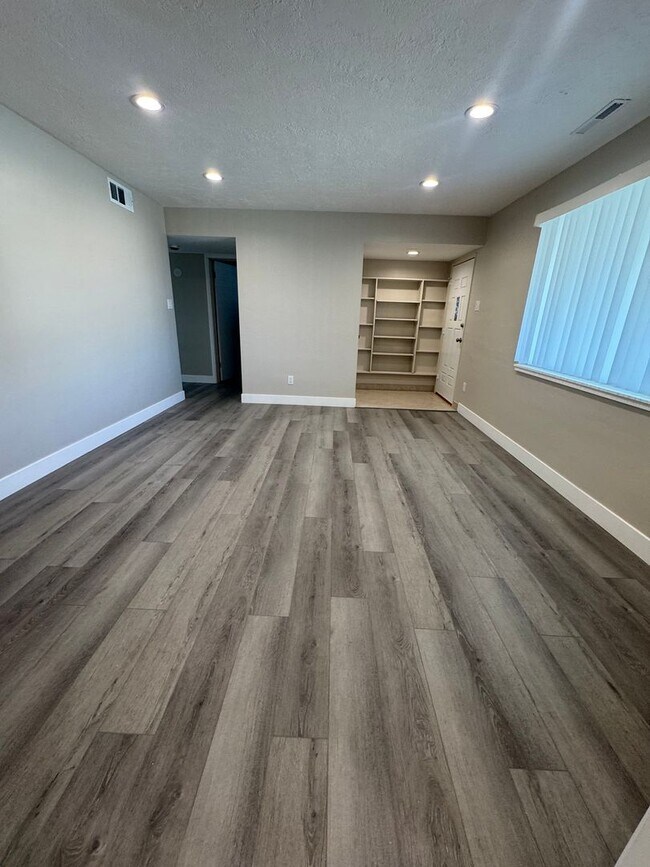 Building Photo - Beautiful home for rent in Salt Lake City!