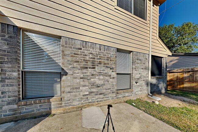 Building Photo - 21426 Nottinghill Dr