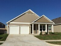 Building Photo - 2205 Arrowhead Dr