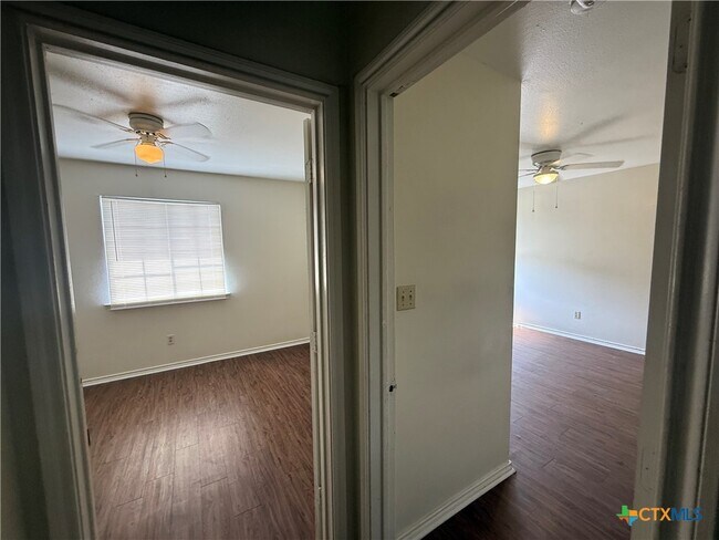 Building Photo - 1000 Sagewood Trail