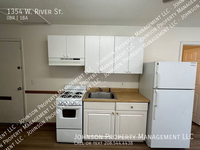 Building Photo - Studio Apartment at River Terrace: Prime L...