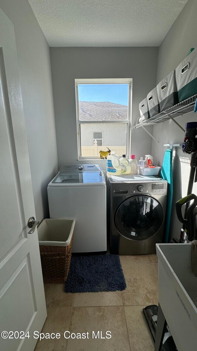 Building Photo - 1471 Tamango Dr