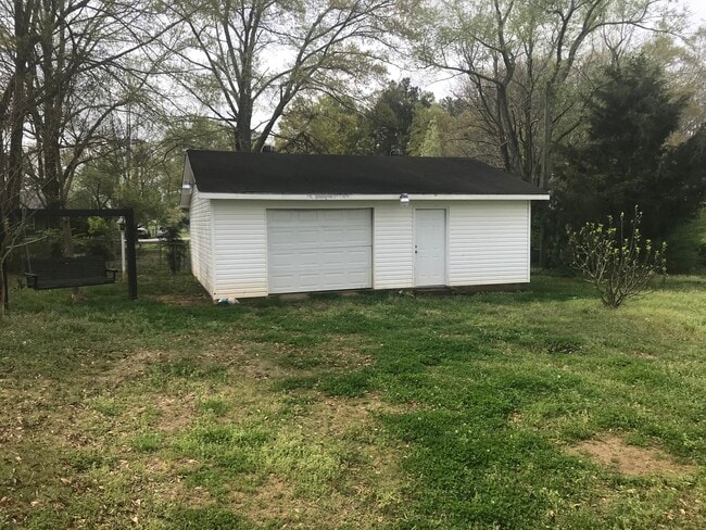 Building Photo - 51 Pelham Heights