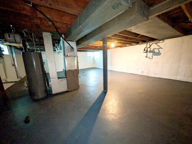 Building Photo - 7470 Sharon Dr