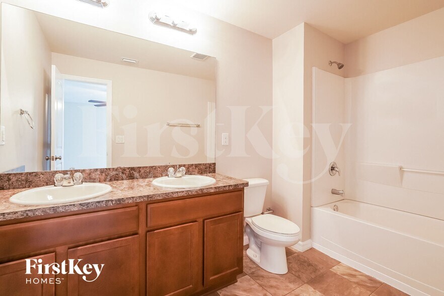 Building Photo - 1123 SW 16th Terrace