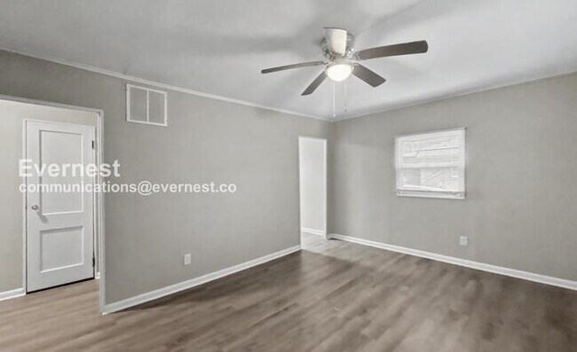 Building Photo - 2 Bed, 1 Bath Home with Fenced Yard / Available Now!