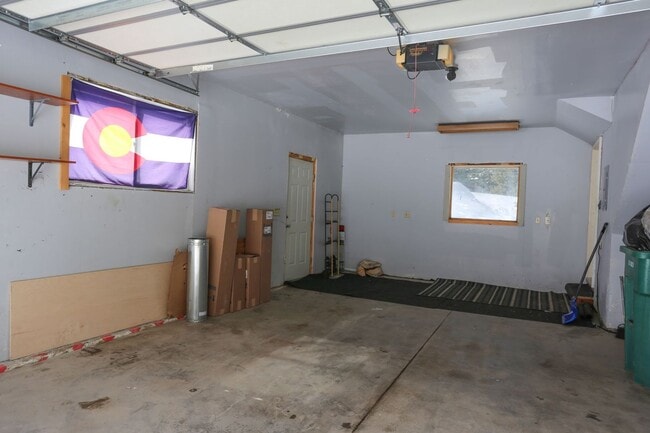 Building Photo - UPDATES COMPLETED!  Unfurnished home! Dogs...