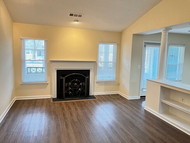 Building Photo - Beautiful 2 bed/2 bath condo in Reston...walk to RESTON TOWN CENTER!!