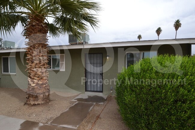 Building Photo - 2210 W Devonshire Ave