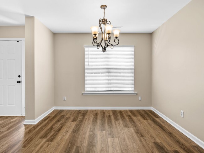 Building Photo - Beautiful 4 BR,  2 BA Ranch Home - District 2