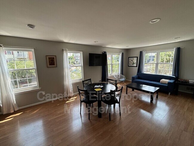 Building Photo - 35 Rutgers Dr