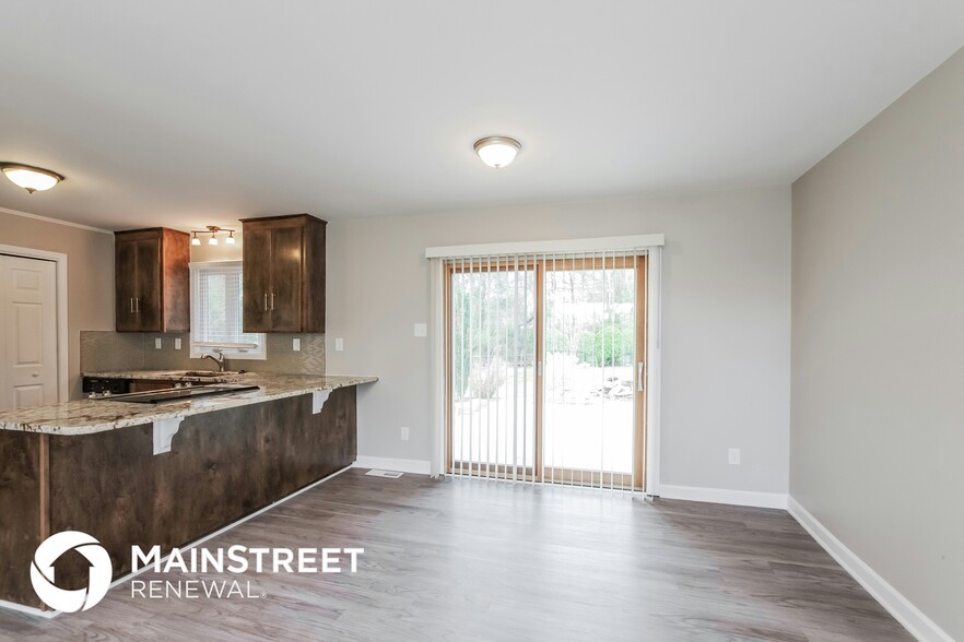 Building Photo - 20901 Sierra Vista Dr