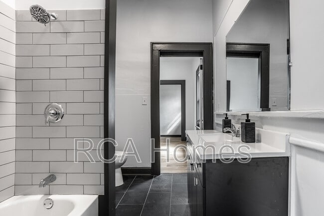 Building Photo - 4612 E New York St