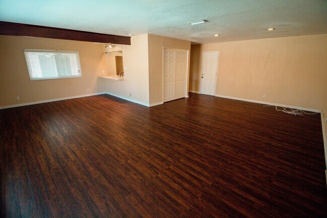 Building Photo - Spacious 4 Bed / 2 Bath Pool Home in Prime Corona Location!