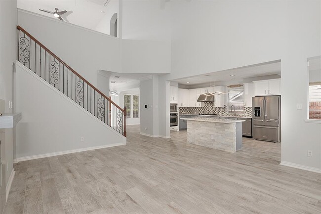 Building Photo - 83 E French Oaks Cir