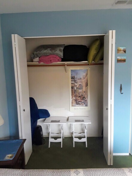 Closet storage - 1945 La Jolla Ct