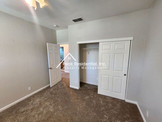 Building Photo - Spacious Stockton 5bd/3ba back up to Elkhorn Golf Club