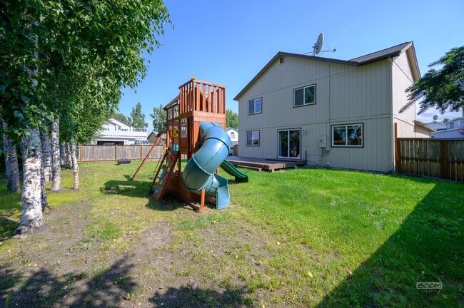 Building Photo - MUST SEE! | 4 BEDROOM 2.5 BATHROOM HOUSE |...