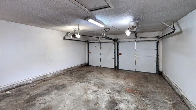 Building Photo - 906 Garden Grove