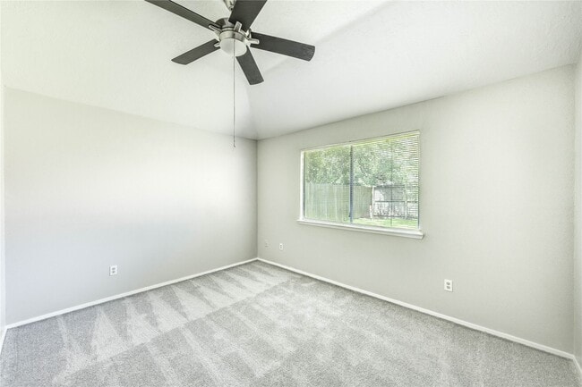 Building Photo - 5207 Beaverhill Dr
