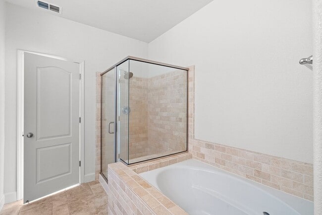 Building Photo - TOSCANA TOWNHOME EMBRACES LUXURY LIVING PRIVACY | SECURITY | MANY UPGRADES