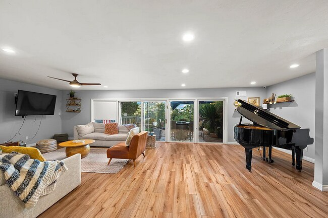 Building Photo - 4636 Panorama Dr