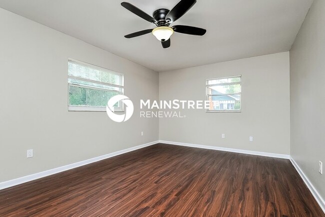 Building Photo - 4 Bedroom Pet-Friendly Home in Lakeland, FL with Main Street Renewal