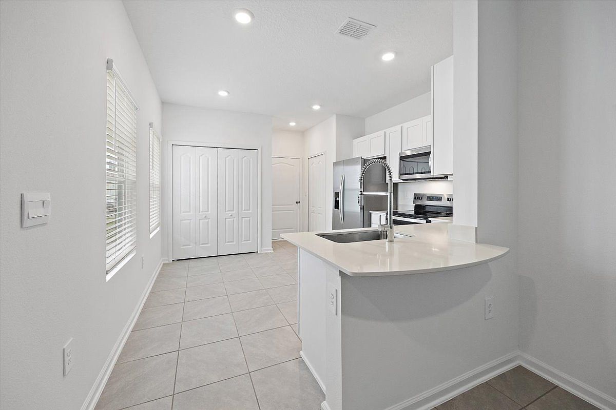 Building Photo - 77 Playa de Luna Ln