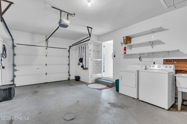 Building Photo - 164 Charlotteville Dr S