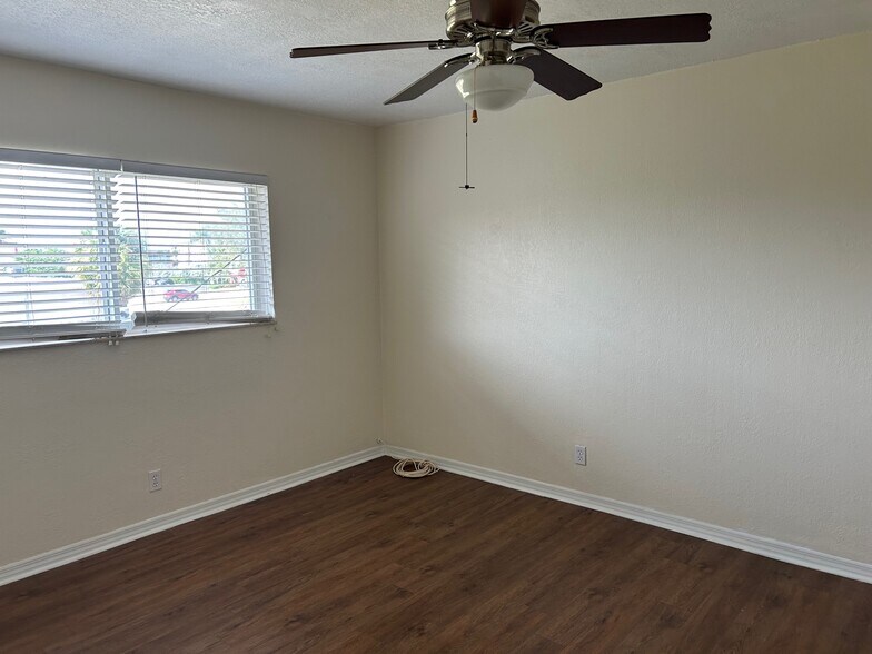 Building Photo - 2190 SE 5th St