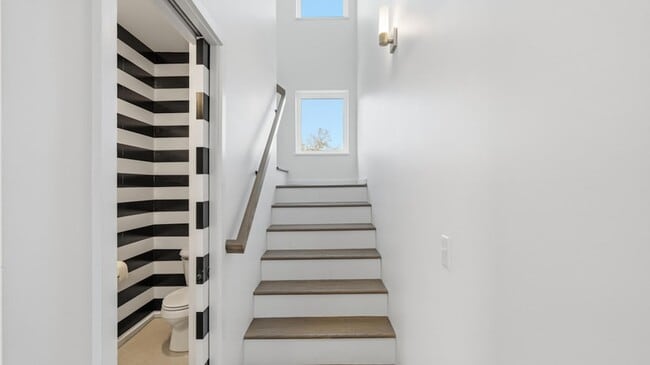 Building Photo - 207 Old Mountain Rd