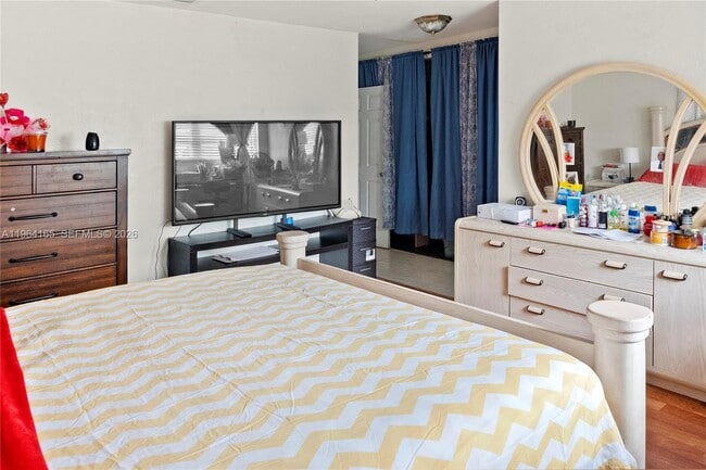 Building Photo - 121 SW 28th Terrace