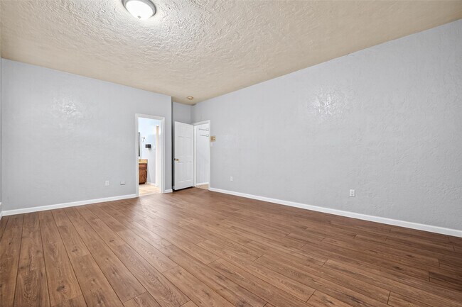 Building Photo - 8103 Oak Moss Dr