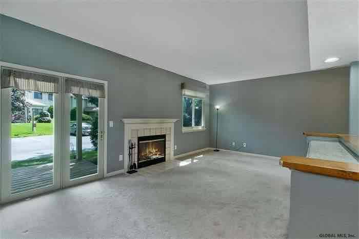 Building Photo - 124 Grenadier Ct