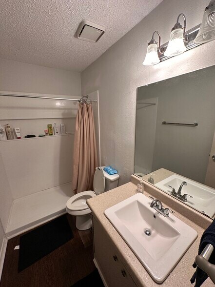 Building Photo - 600 Bagby Ave