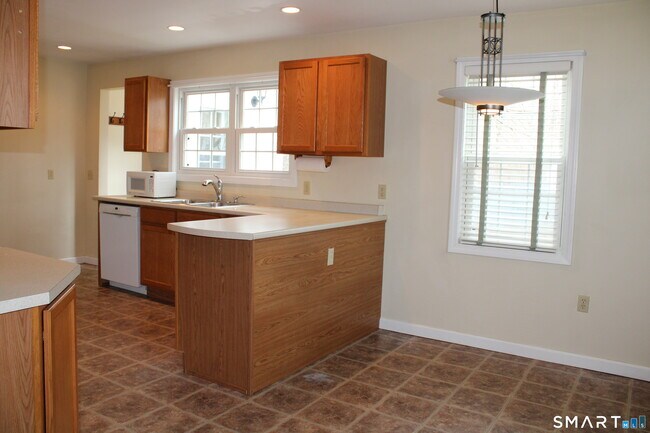 Building Photo - 6 Sunnyside E Rd