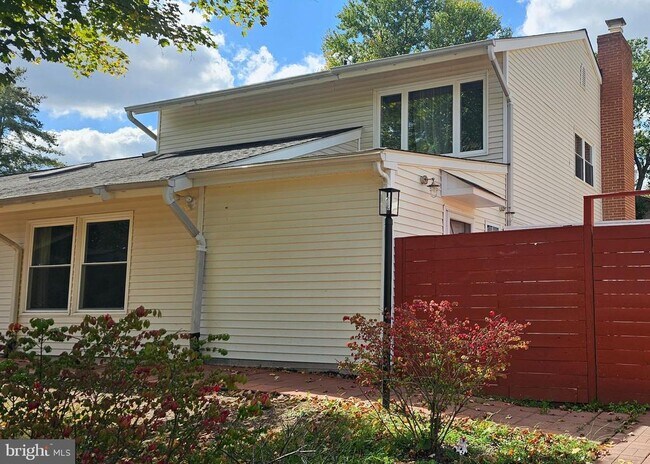 Building Photo - 24 Biscayne Pl